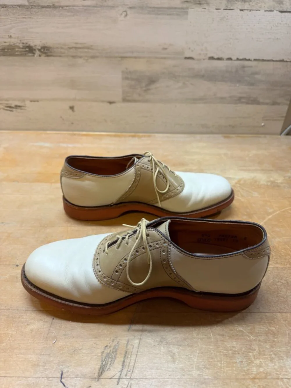 Classics by Foot Joy Saddle Oxford Two Tone Lace Up Shoes Mens Size 8 Ivory Tan